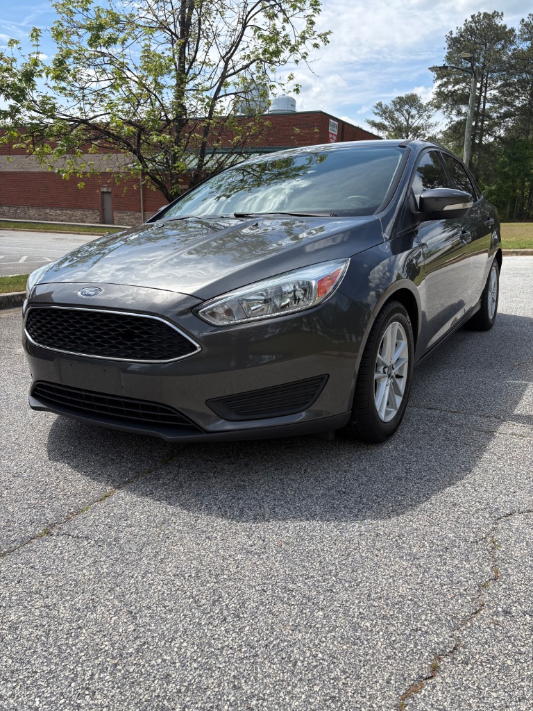 2017 Ford Focus Sedan SE's photo